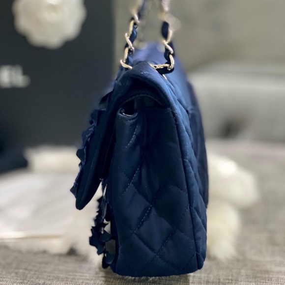 Chanel Shingle Medium Flap Bag - Picture 3 of 16